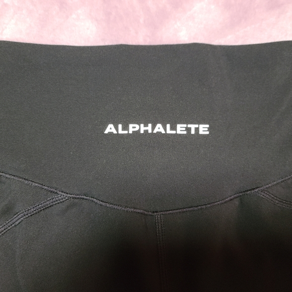 ALPHALETE Surface pocket shorts (sold) - Picture 4 of 6